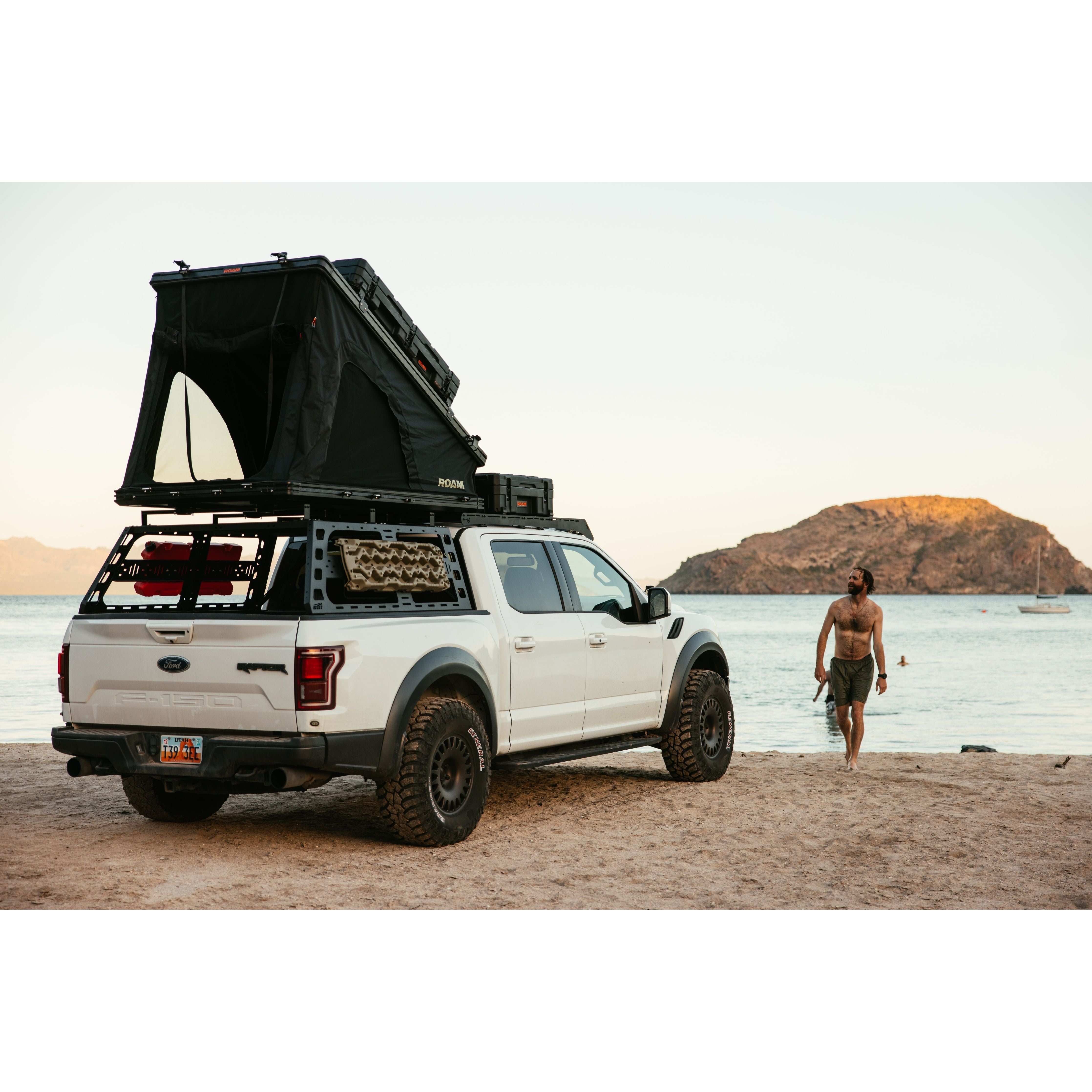 The Desperado Hardshell Rooftop Tent